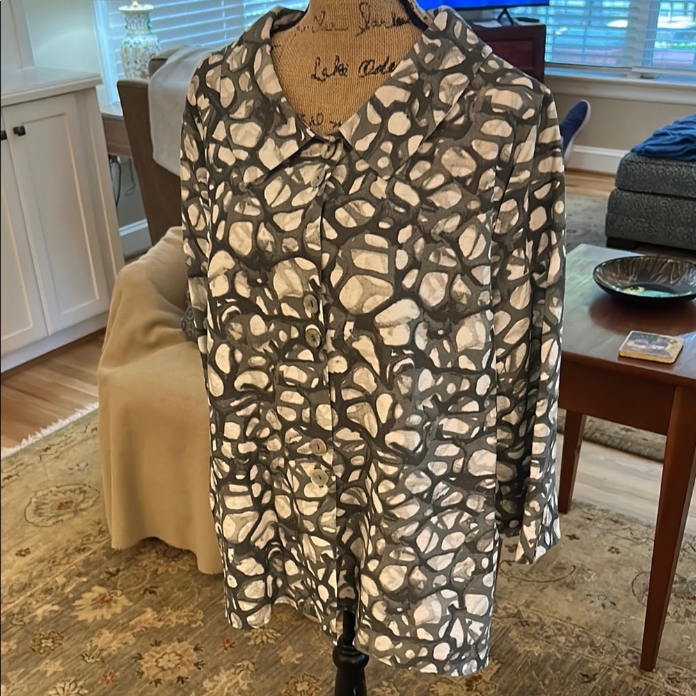 Niche Black and White Boxy Button Down Shirt with Peter Pan, notched collar